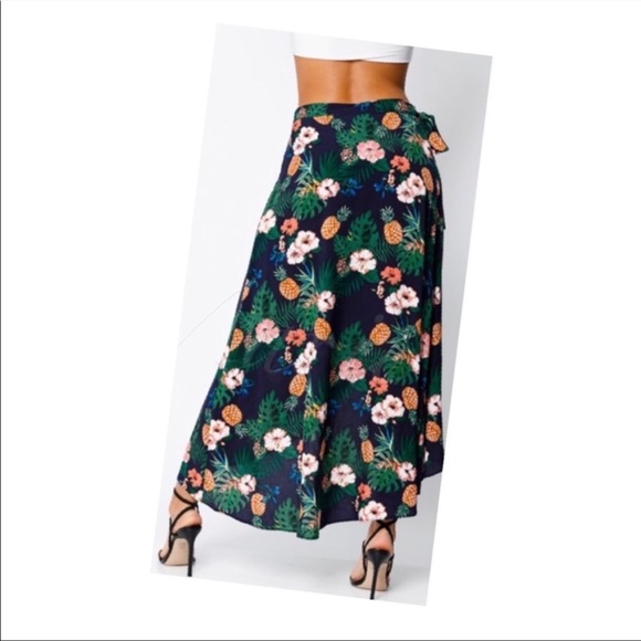 LAST ONE • HAWAIIAN PINEAPPLE WRAP SKIRT - Picture 2 of 4